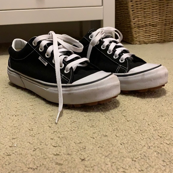 Vans Shoes - Vans Style 29 Men’s 7 Women’s 8.5